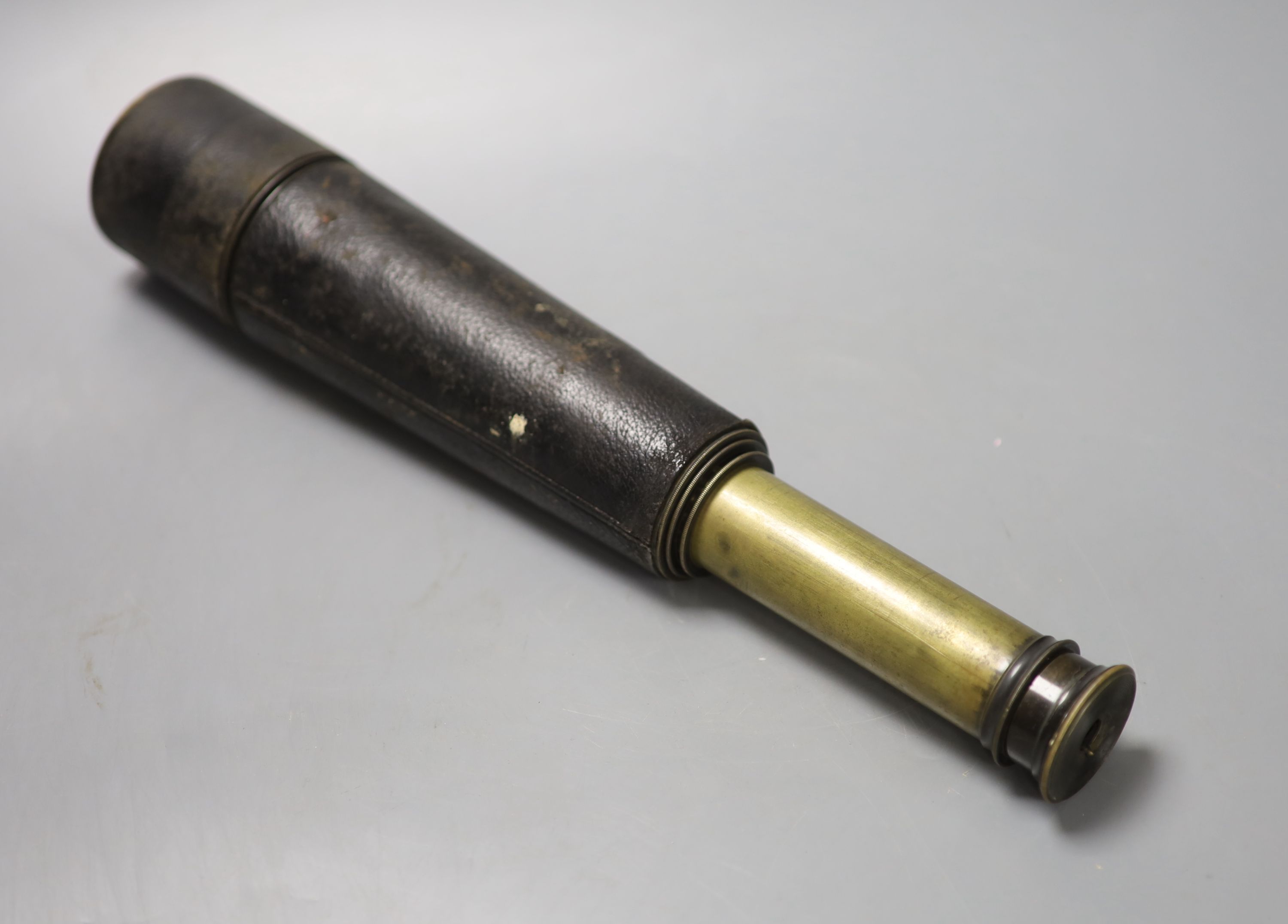 A Victorian leather cased telescope (a.f)